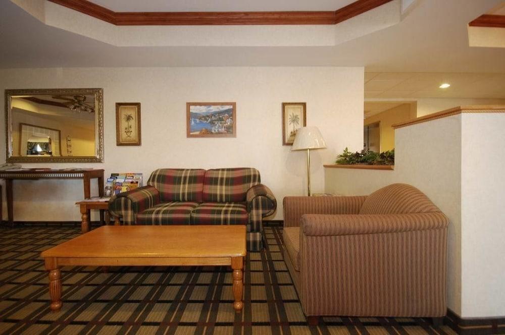 Comfort Suites South Haven Near I-96 Экстерьер фото