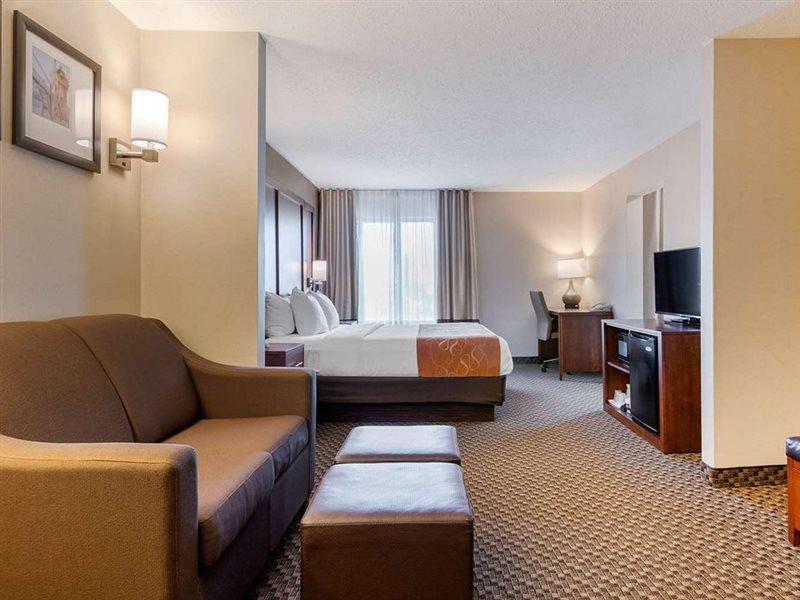 Comfort Suites South Haven Near I-96 Экстерьер фото