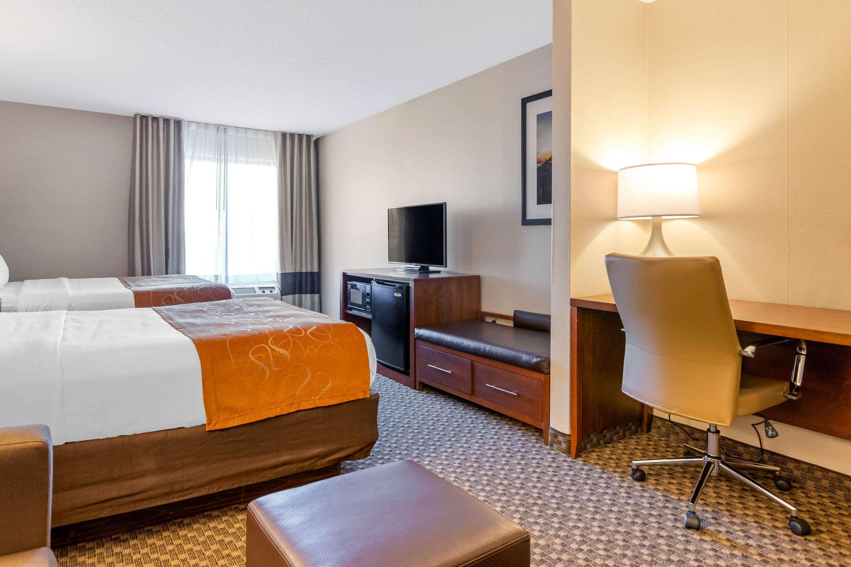 Comfort Suites South Haven Near I-96 Экстерьер фото