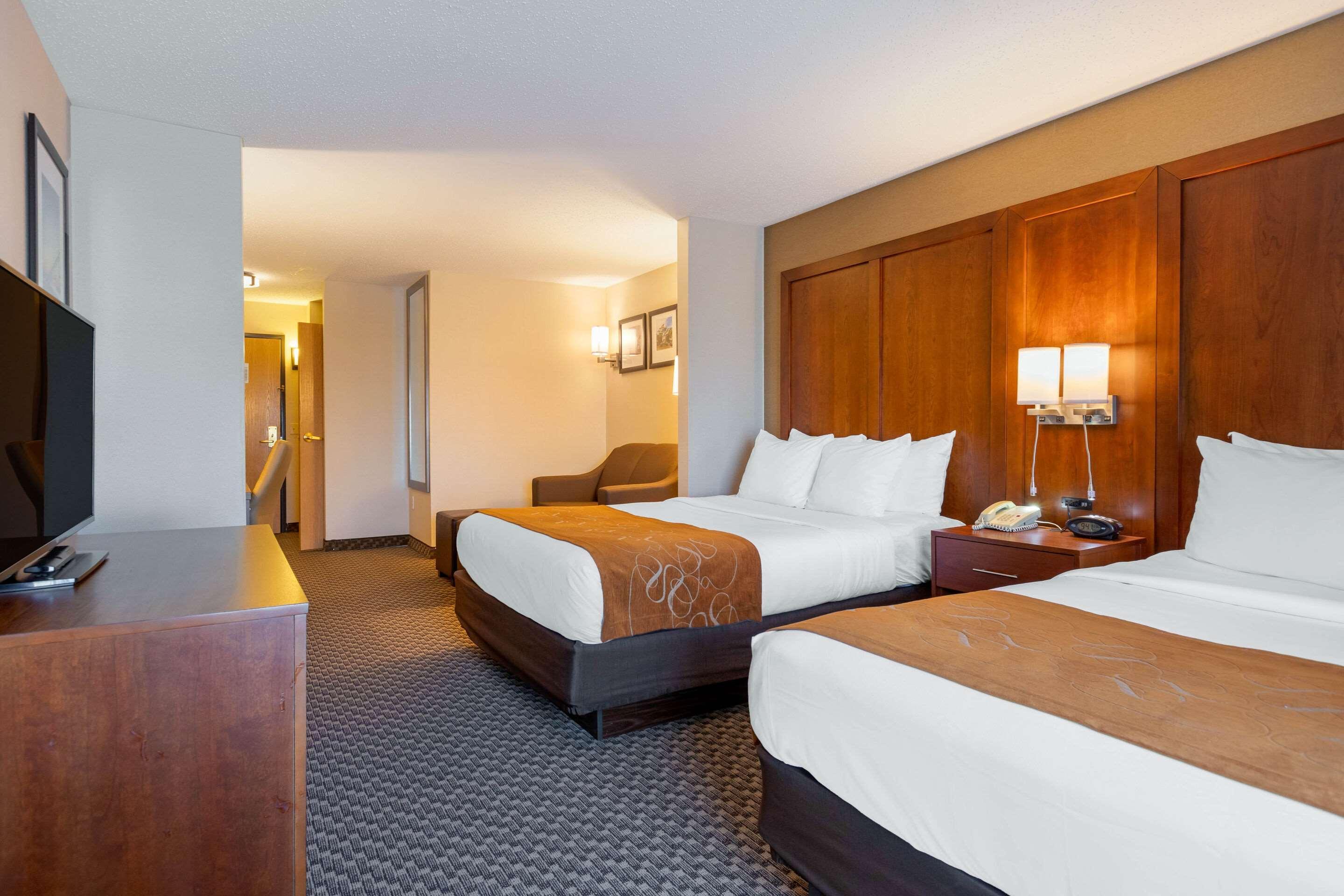 Comfort Suites South Haven Near I-96 Экстерьер фото