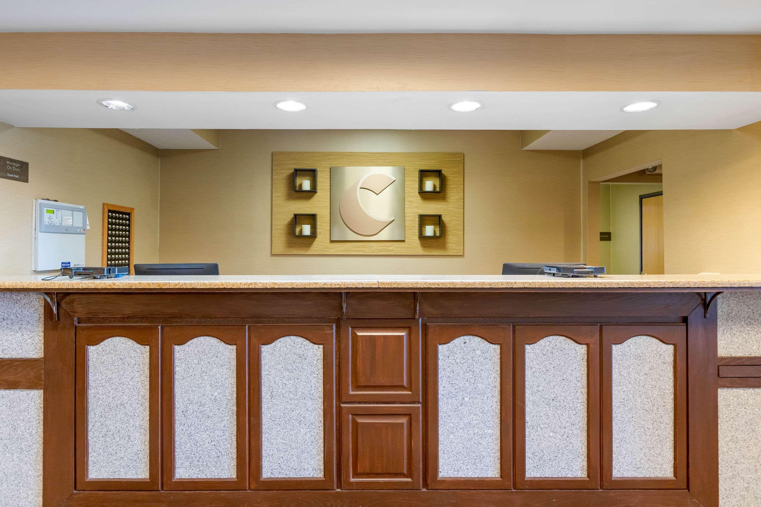 Comfort Suites South Haven Near I-96 Экстерьер фото