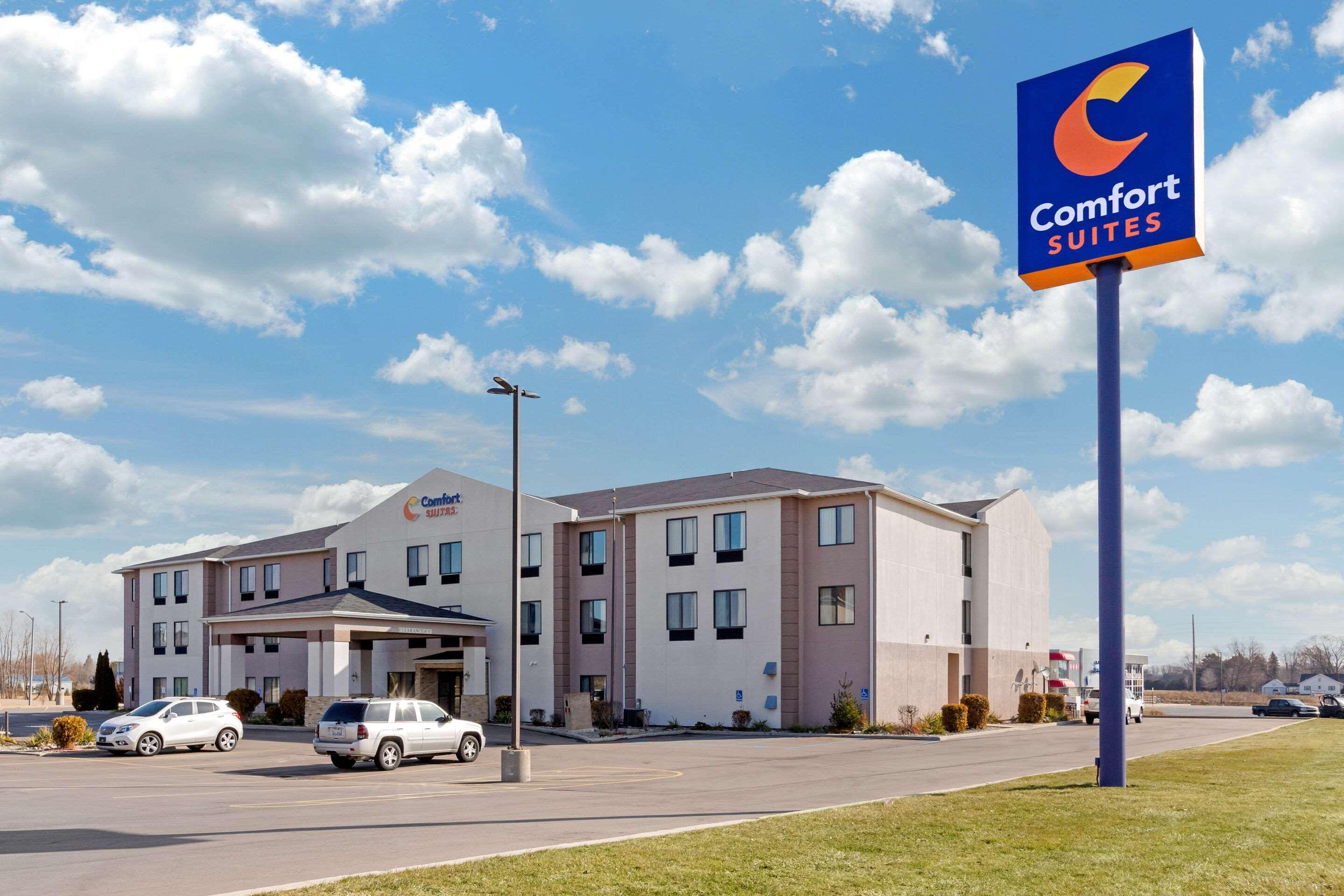 Comfort Suites South Haven Near I-96 Экстерьер фото