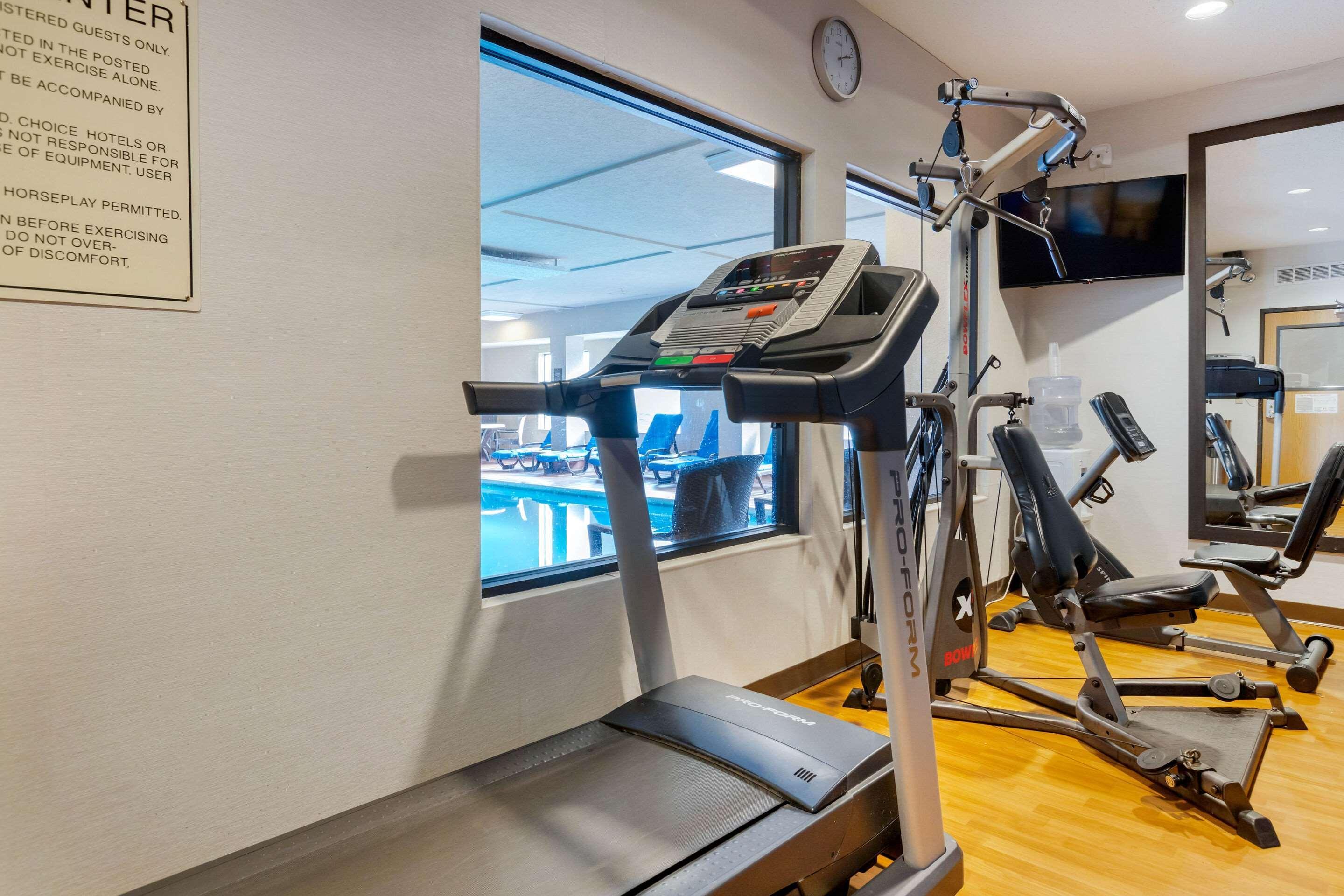 Comfort Suites South Haven Near I-96 Экстерьер фото
