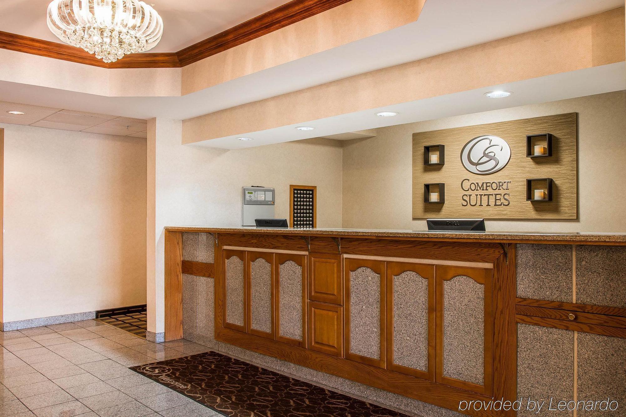 Comfort Suites South Haven Near I-96 Экстерьер фото