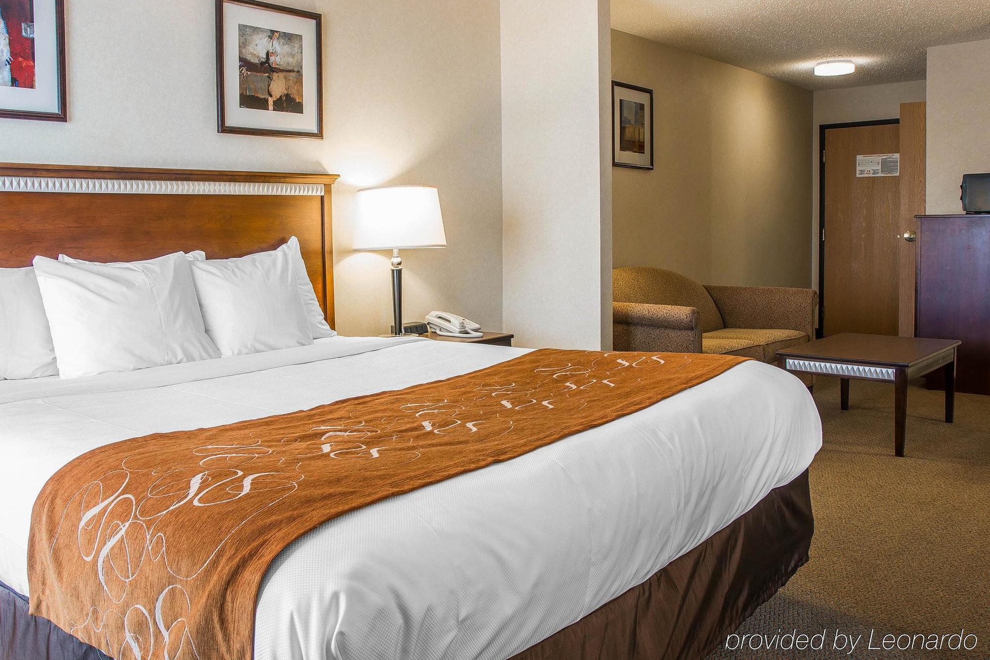 Comfort Suites South Haven Near I-96 Экстерьер фото