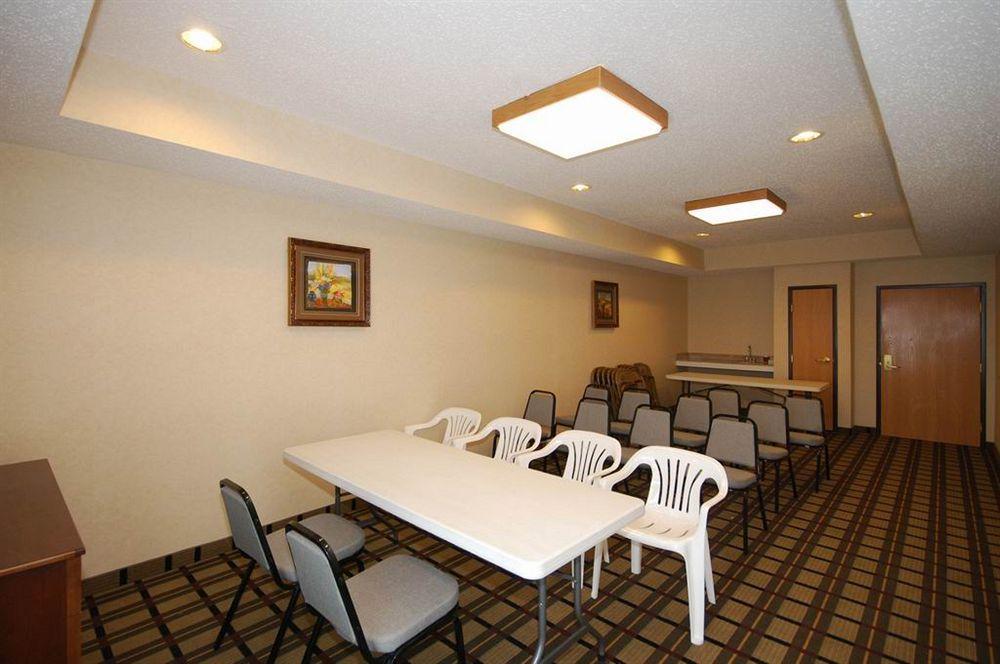 Comfort Suites South Haven Near I-96 Экстерьер фото
