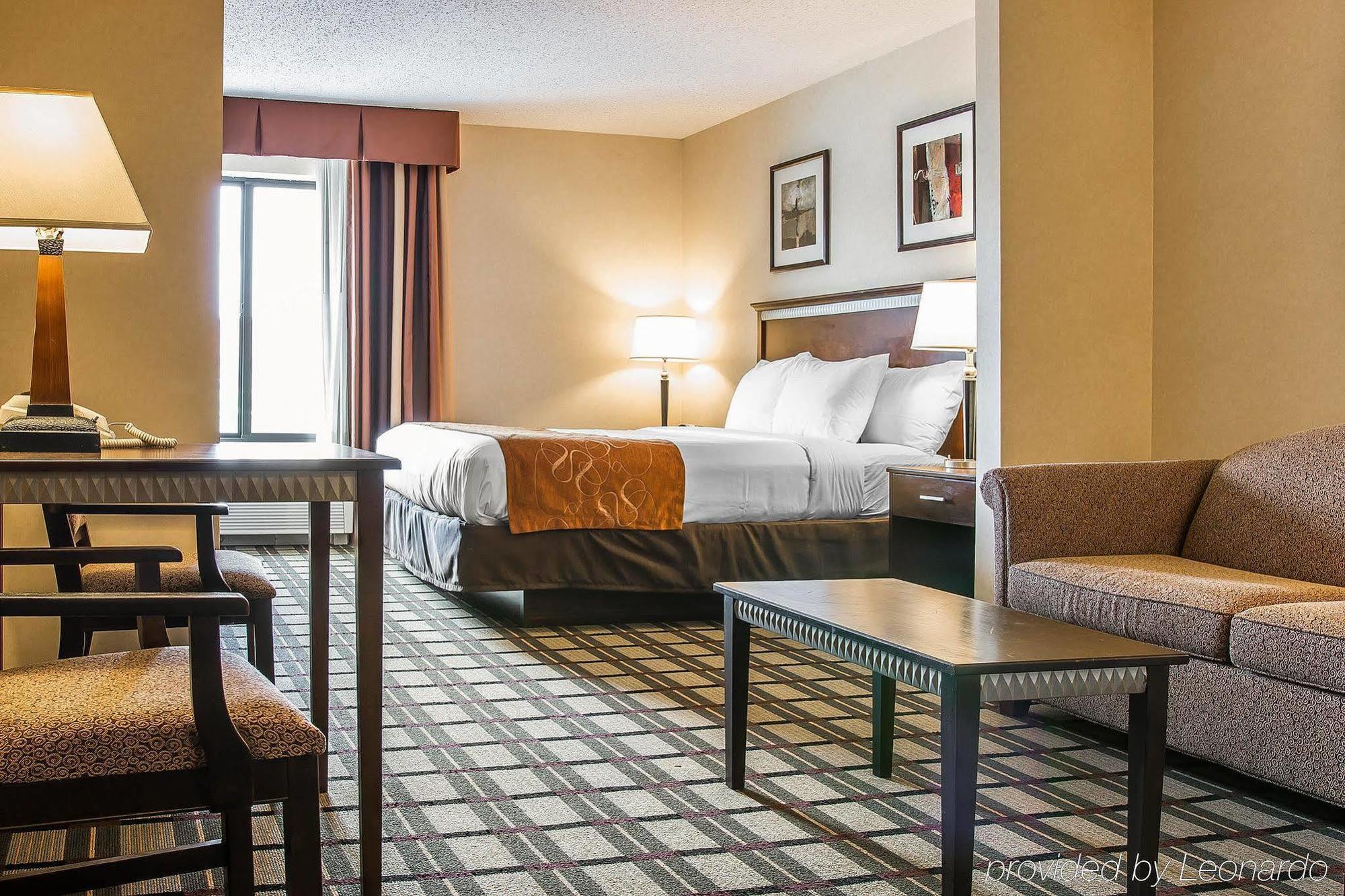 Comfort Suites South Haven Near I-96 Экстерьер фото
