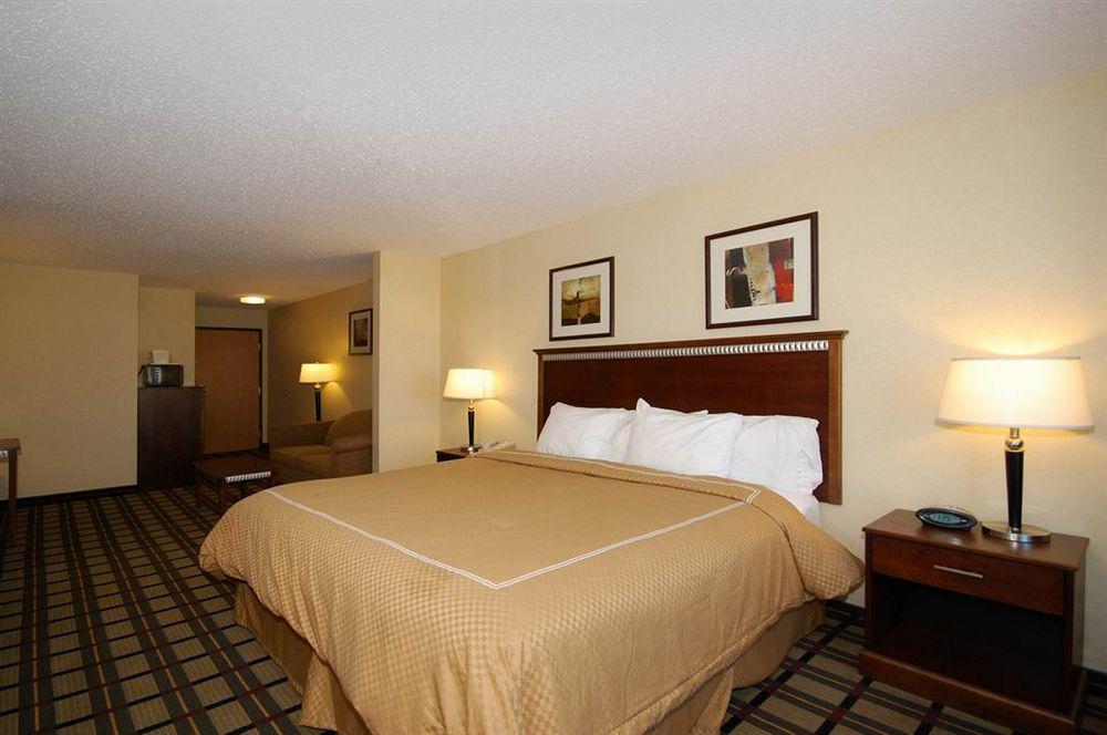 Comfort Suites South Haven Near I-96 Экстерьер фото