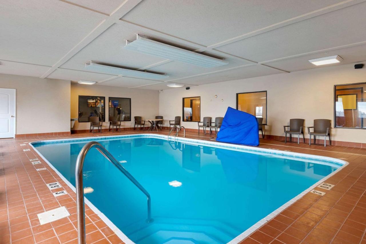 Comfort Suites South Haven Near I-96 Экстерьер фото
